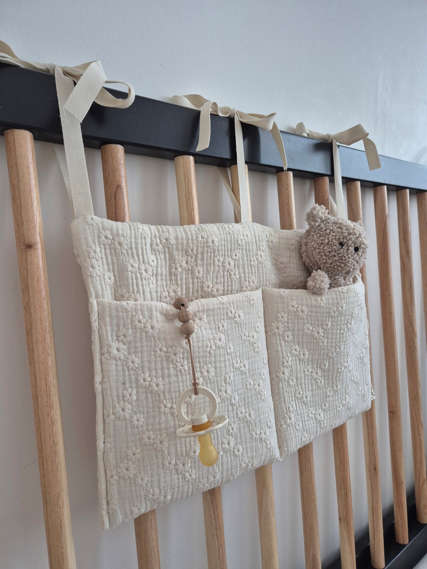 Range-doudou - gaze brodée