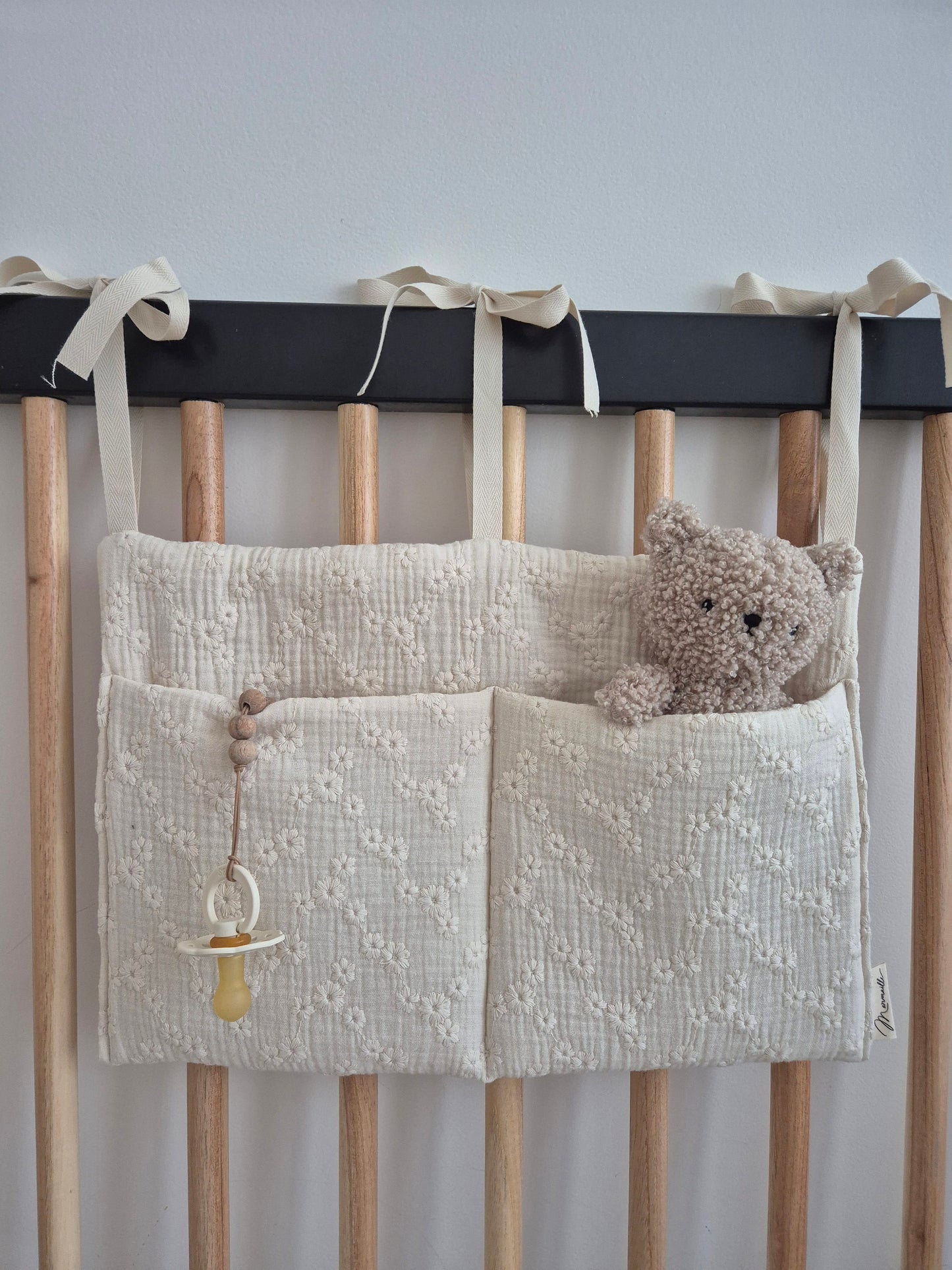 Range-doudou - gaze brodée
